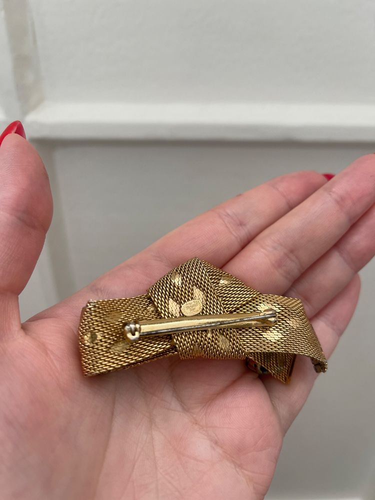 1964 Christian Dior Gold Mesh Knotted Brooch with Crystals 7
