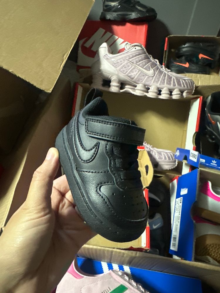 Nike Black Toddler Sneaker uk2.5  obraz 1