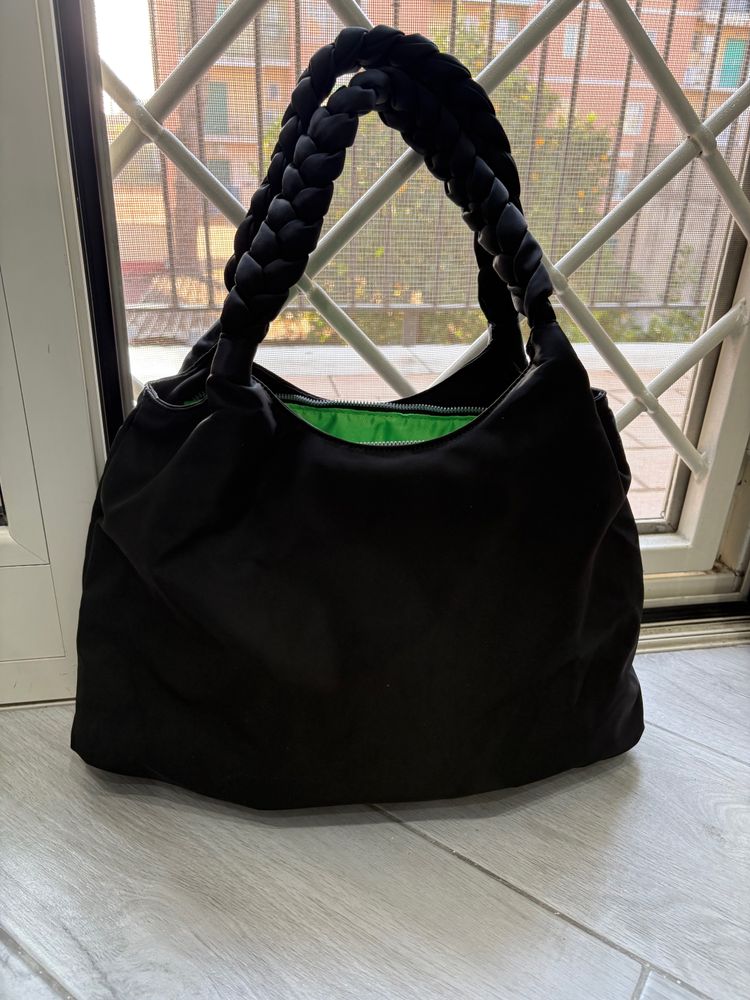 Other Borsa a mano nera Carpisa con manici intrecciati product image