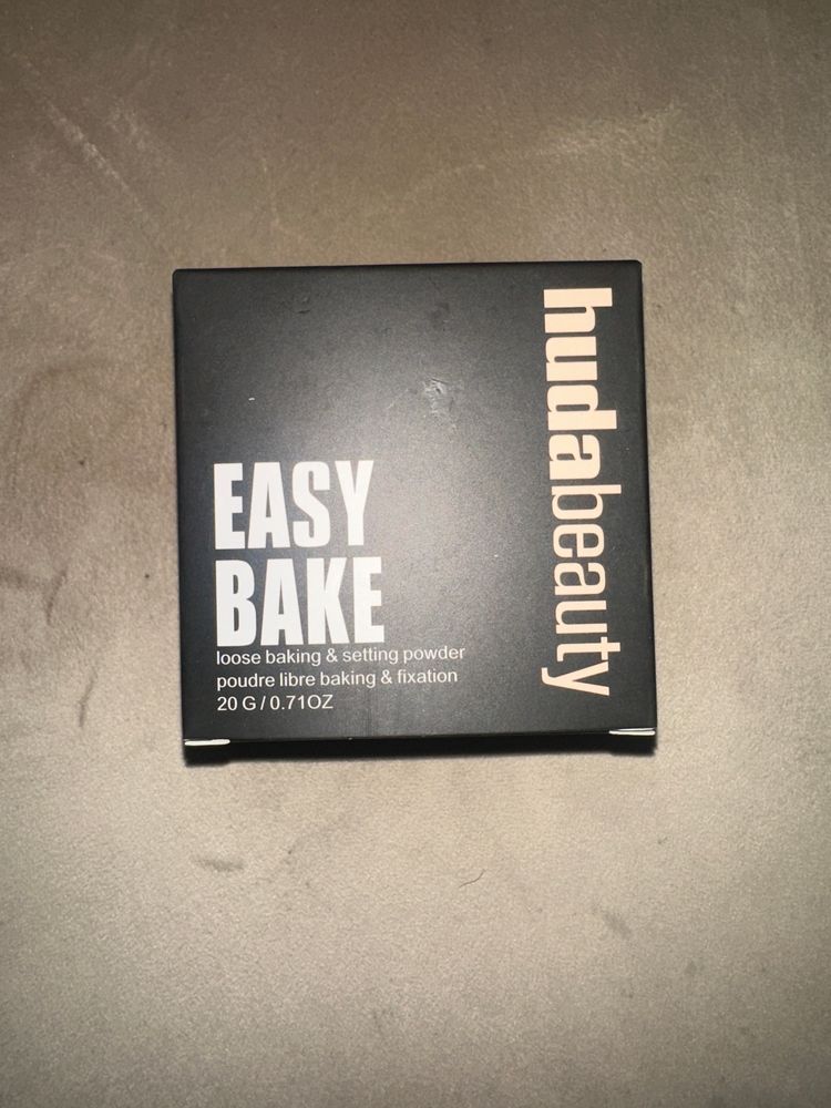 Huda Beauty Easy Bake Loose Baking & Setting Powder