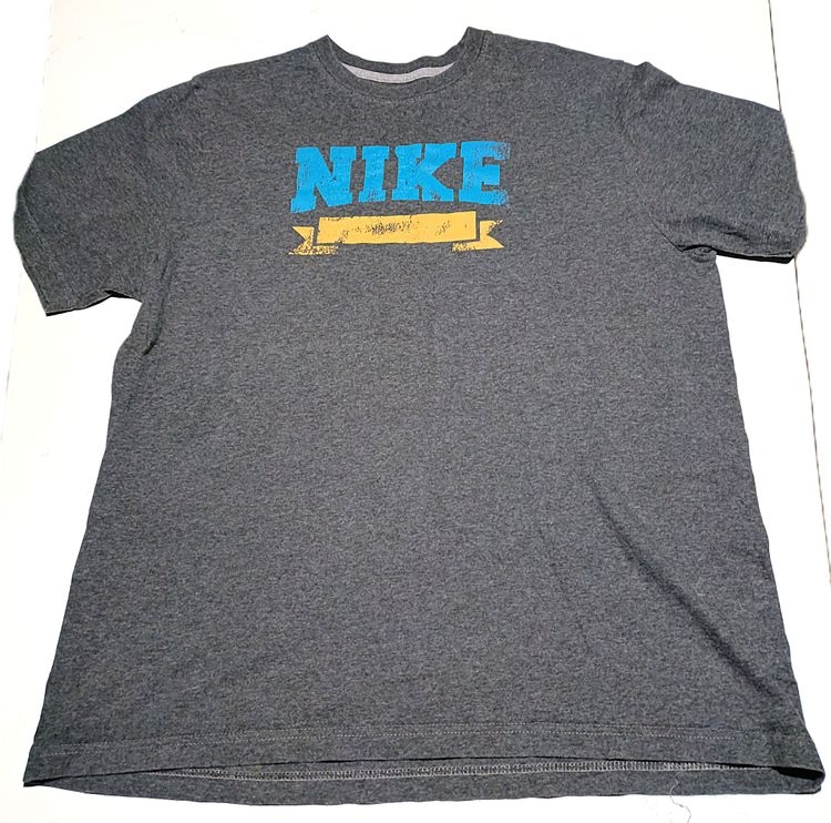 Maglietta Nike Grigia Vintage - Taglia XL Unisex Ottime
