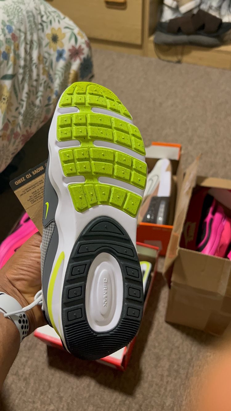 Immagine di Nike running shoes 4