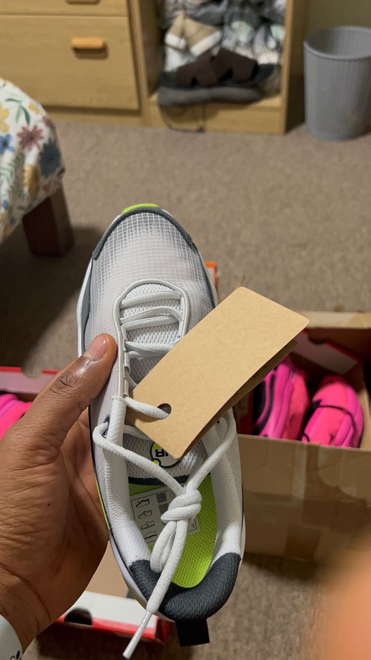 Immagine di Nike running shoes 3
