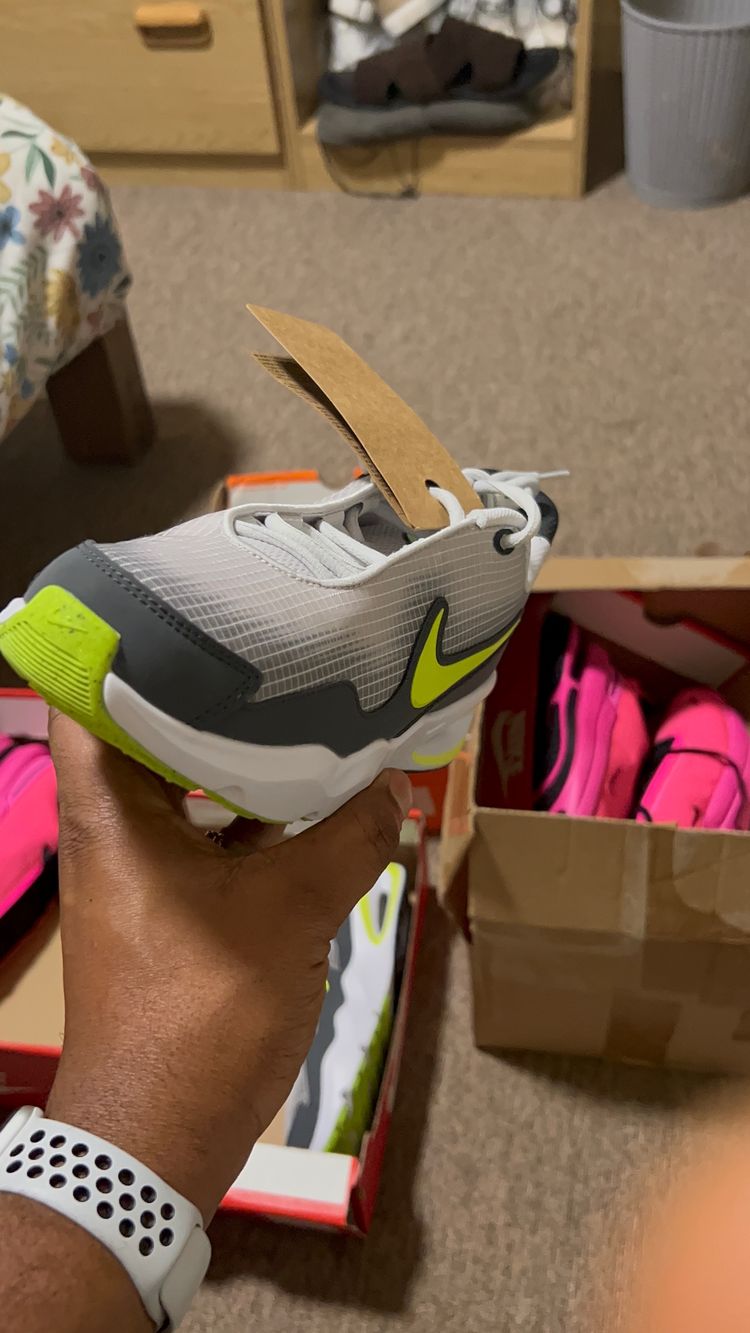 Immagine di Nike running shoes 6