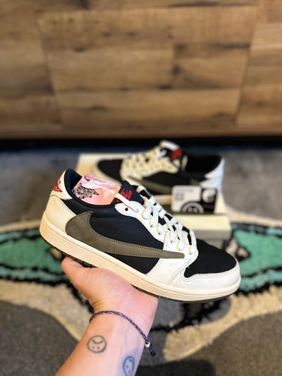 Nike Air Jordan 1 Travis Scott “ Olive” U.K. 7.5