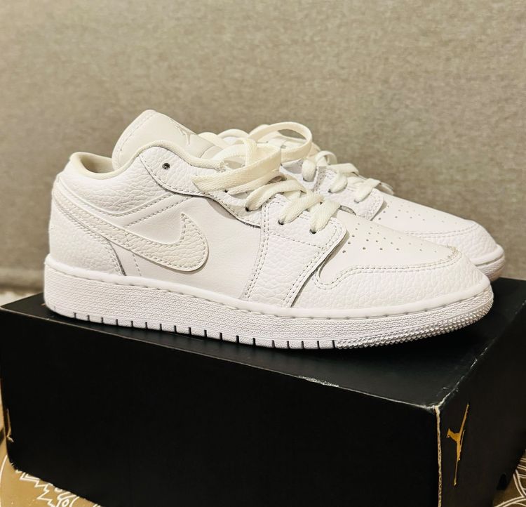 Nike Air Jordan 1 Low-Top Sneakers imagen 1