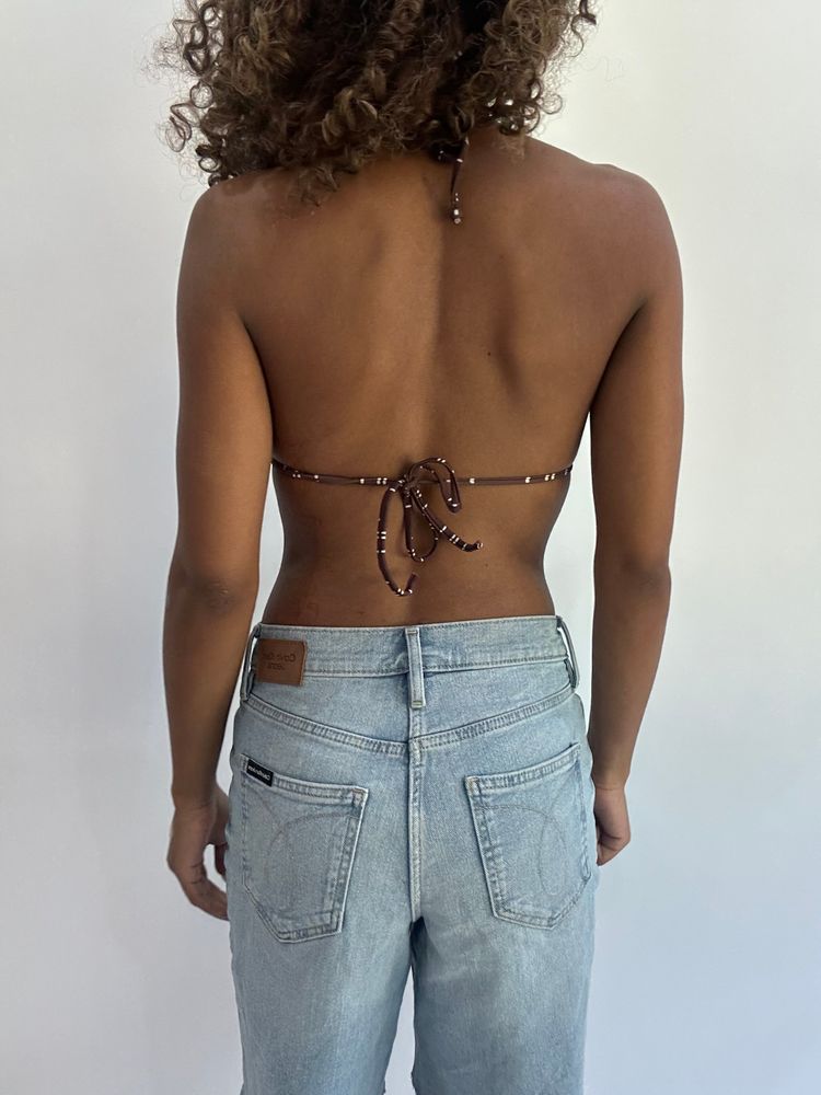 beach drop | small white and brown beaded bikini top imagen 4
