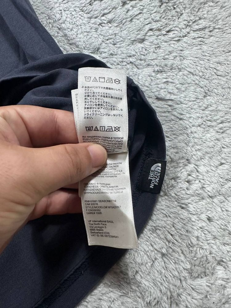 The North Face Men'S Black Graphic T-Shirt 6