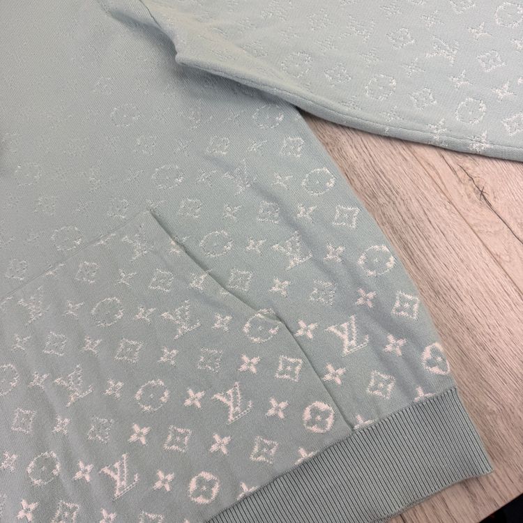 Louis Vuitton Men’s Baby Blue Monogram Gradient Pullover Hoodie (Copy) imagen 7