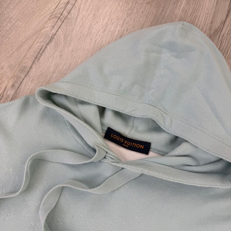 Louis Vuitton Men’s Baby Blue Monogram Gradient Pullover Hoodie (Copy) imagen 3