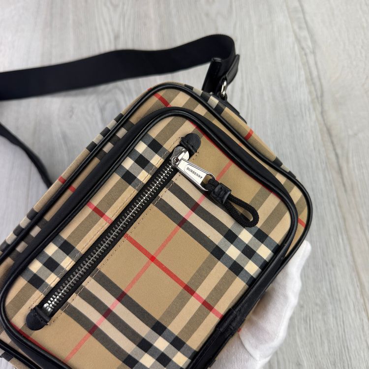 Immagine di Burberry Men’s Classic Messenger Bag 2
