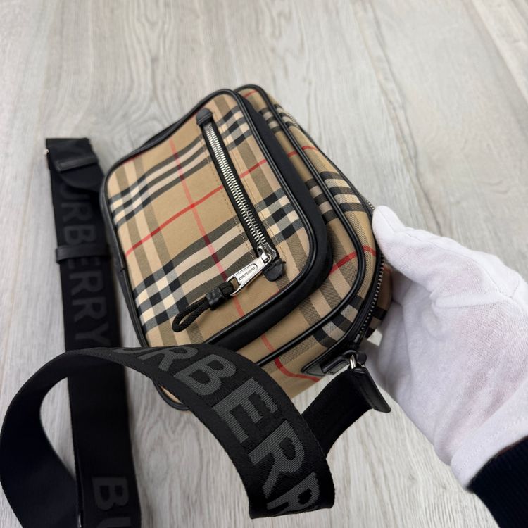 Immagine di Burberry Men’s Classic Messenger Bag 10