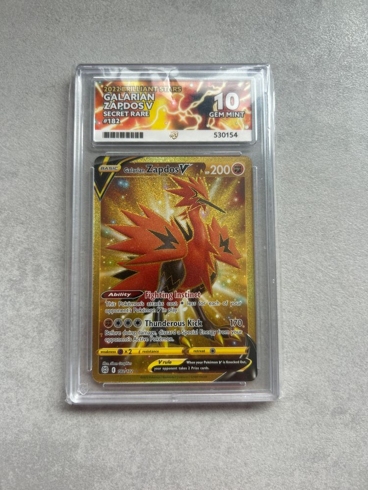 Immagine di Galarian Zapdos V Trading Card 1