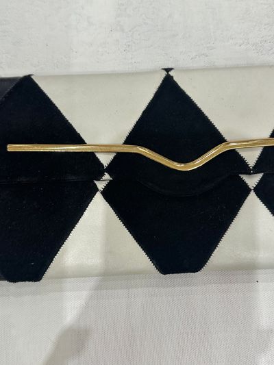devil wears prada | black and white patterned clutch purse 4
