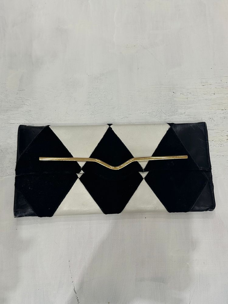 devil wears prada | black and white patterned clutch purse 8