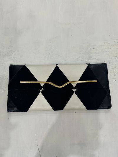 devil wears prada | black and white patterned clutch purse 8