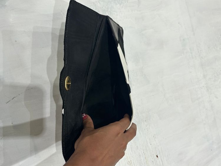 devil wears prada | black and white patterned clutch purse 2