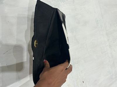 devil wears prada | black and white patterned clutch purse 2