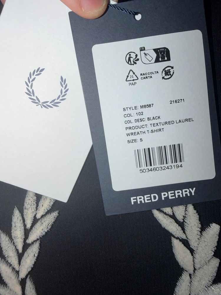 Fred Perry Textured Laurel Wreath T-Shirt image 2