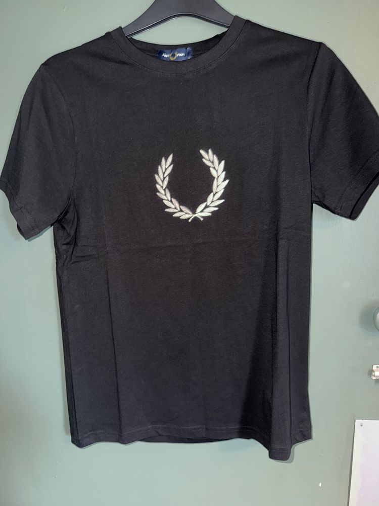 Fred Perry Textured Laurel Wreath T-Shirt image 1