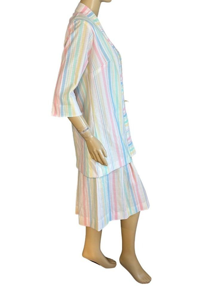 Immagine di Pastel Striped Skirt Suit With Jacket 2