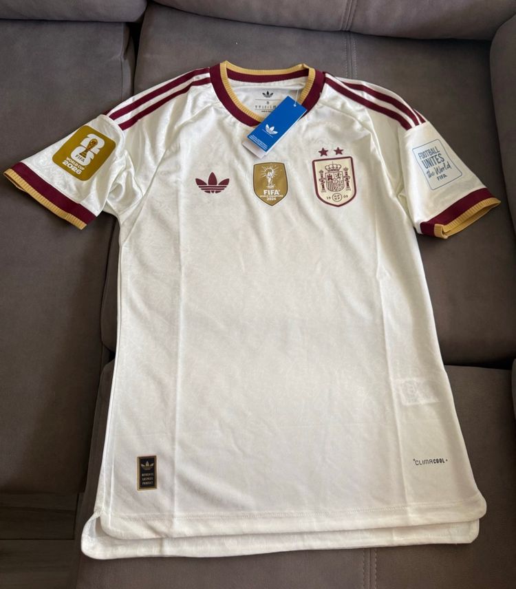 Camiseta talla S España visitante versión jugador sin estrenar!! imagen 1