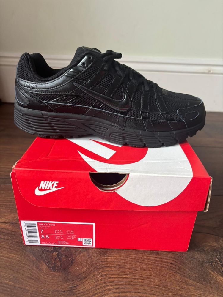 Nike Black Sneakers