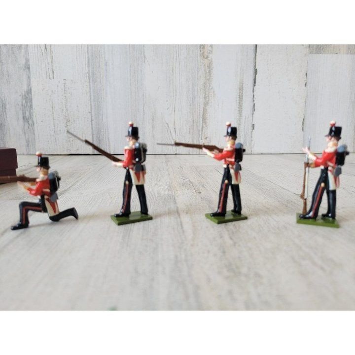 Immagine di Set Of Toy Soldier Figurines 1