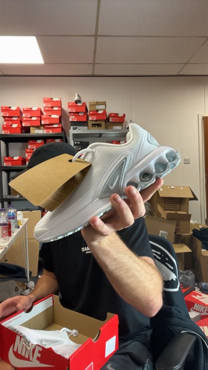 Nike NIKE AIR MAX DN UK 2.5 NEW NO LID RRP 100 product image