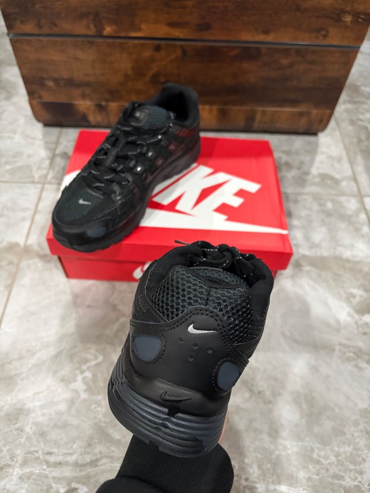 Nike Black Athletic Shoes image 3