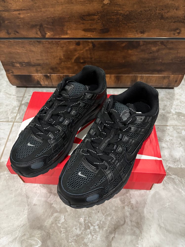 Nike Black Athletic Shoes image 5