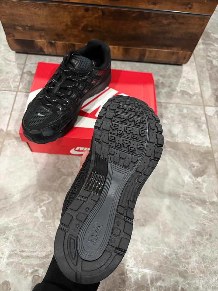 Nike Black Athletic Shoes image 4