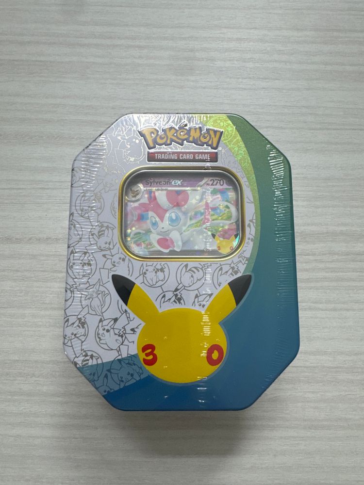 Pokémon Trading Card Game Tin 30º sylveon  image 1