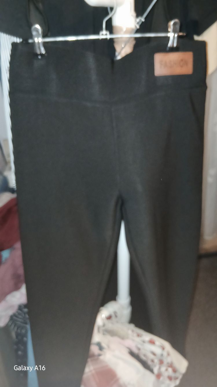 Black Fleece-Lined Leggings image 1