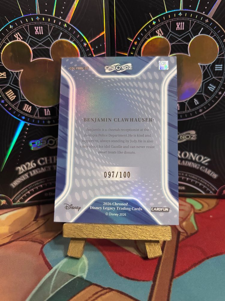 Immagine di Disney Benjamin Clawhauser 097/100 Trading Card 2