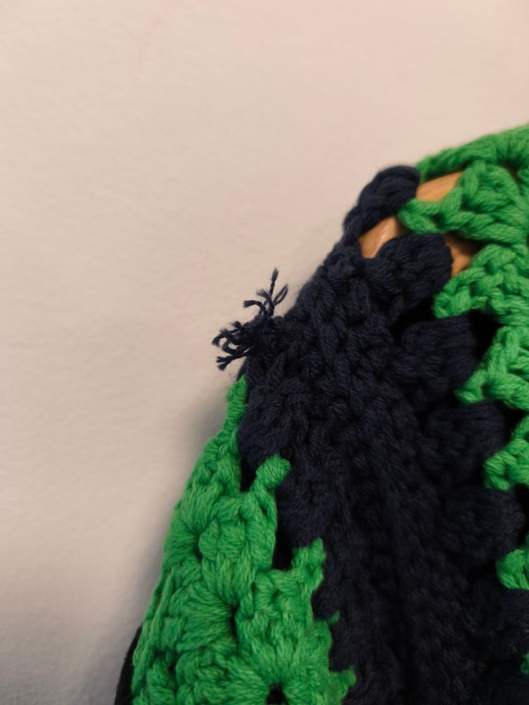 Immagine di Golf Black Hoodie With Green And Navy Crochet Overlay 5