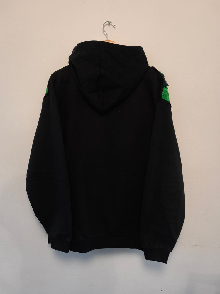 Immagine di Golf Black Hoodie With Green And Navy Crochet Overlay 2