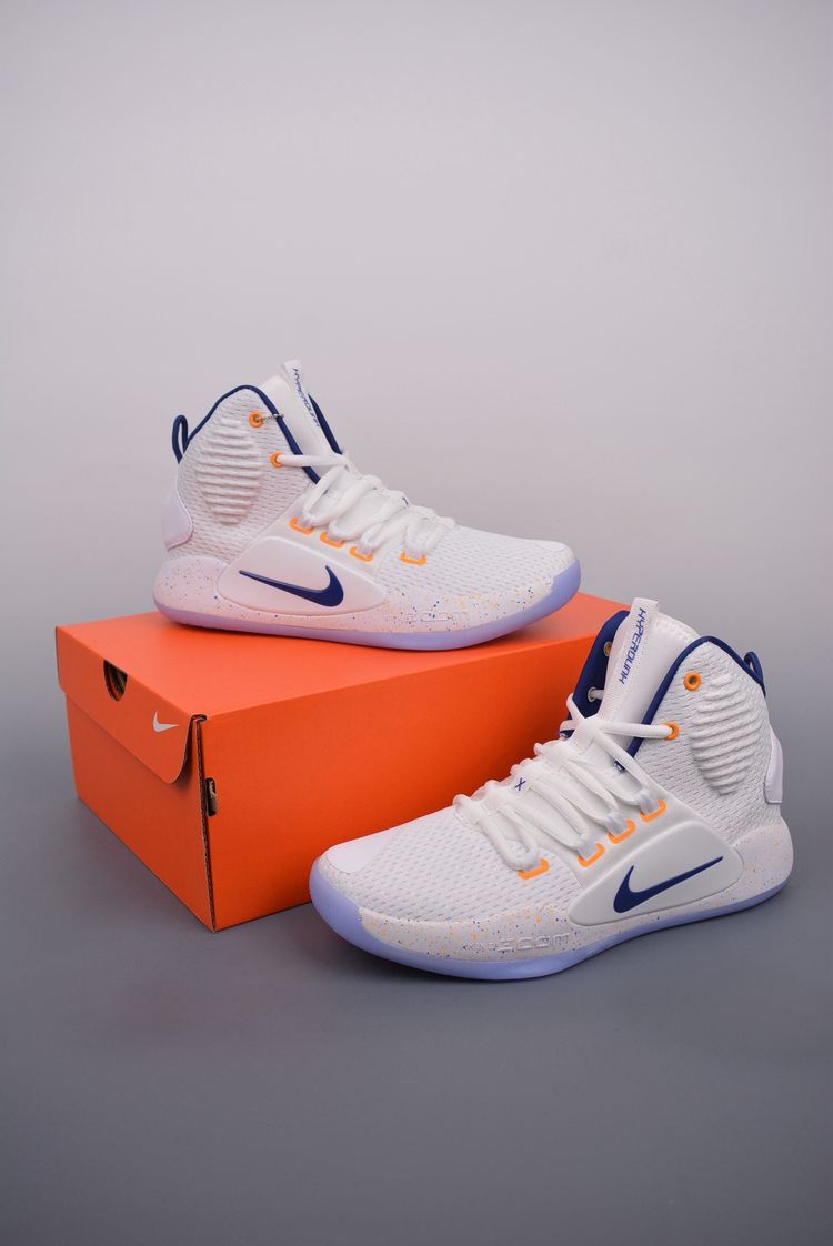 Sneakers image 1