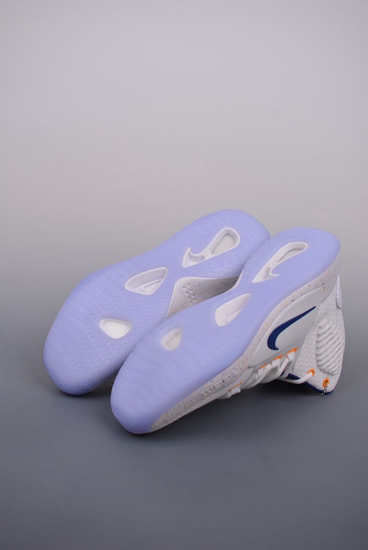 Sneakers image 5