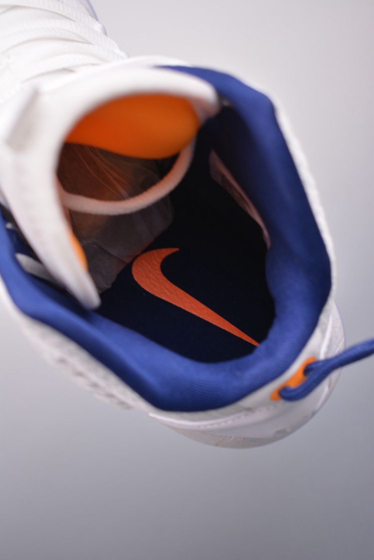 Sneakers image 9