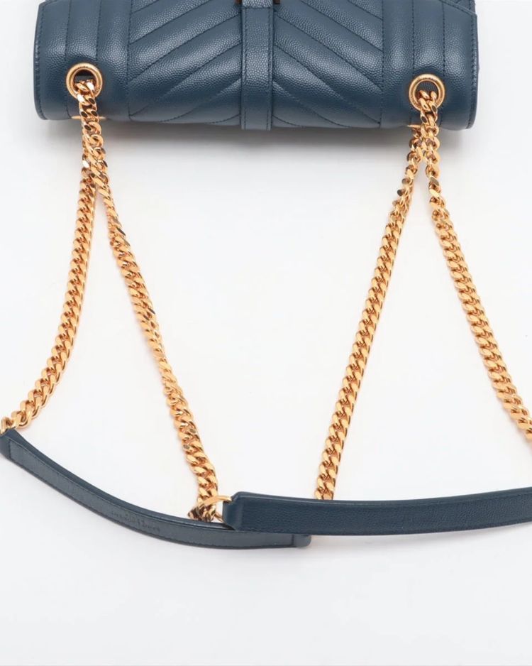 Saint Laurent Borsa Envelope Large Pelle Martellata Blu Navy — Pre-owned Autentica imagen 4