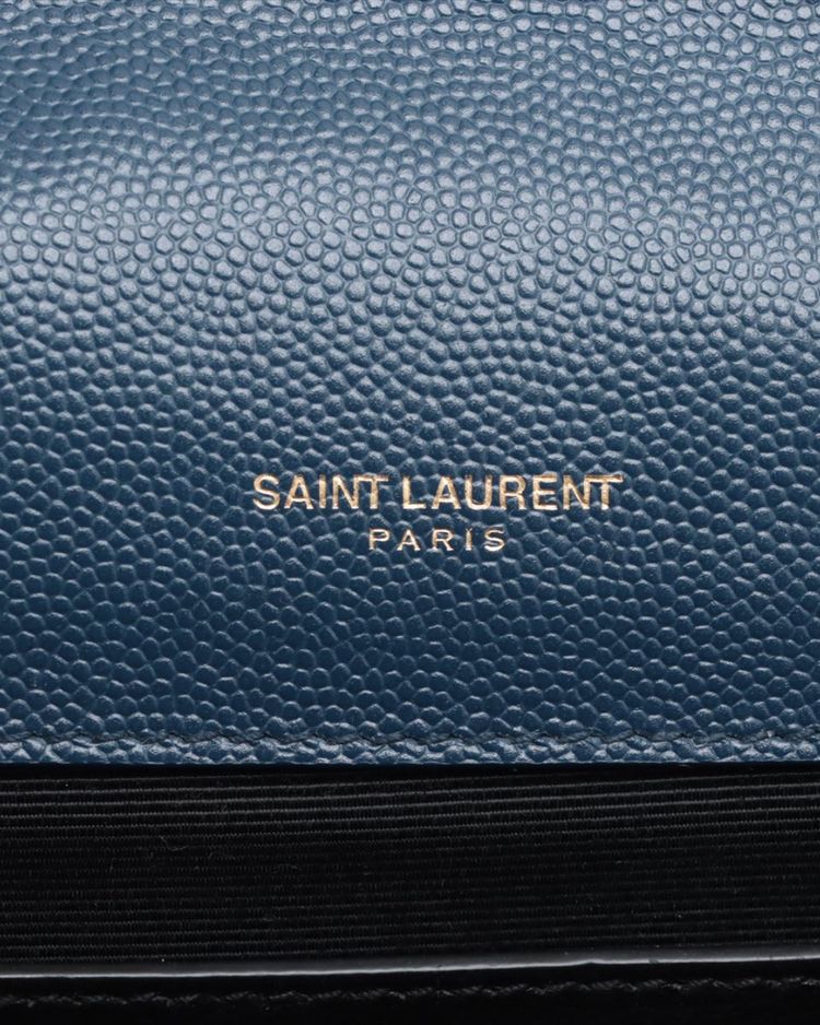 Saint Laurent Borsa Envelope Large Pelle Martellata Blu Navy — Pre-owned Autentica imagen 6