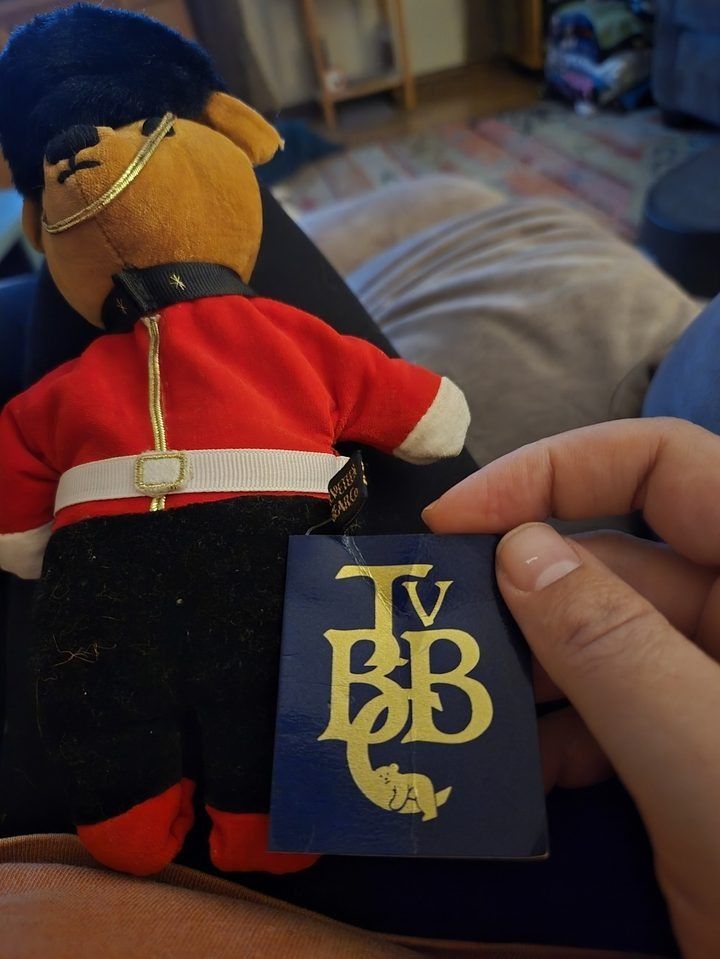 Velveteen Bear Dressed As British Guard Plush Toy imagen 1