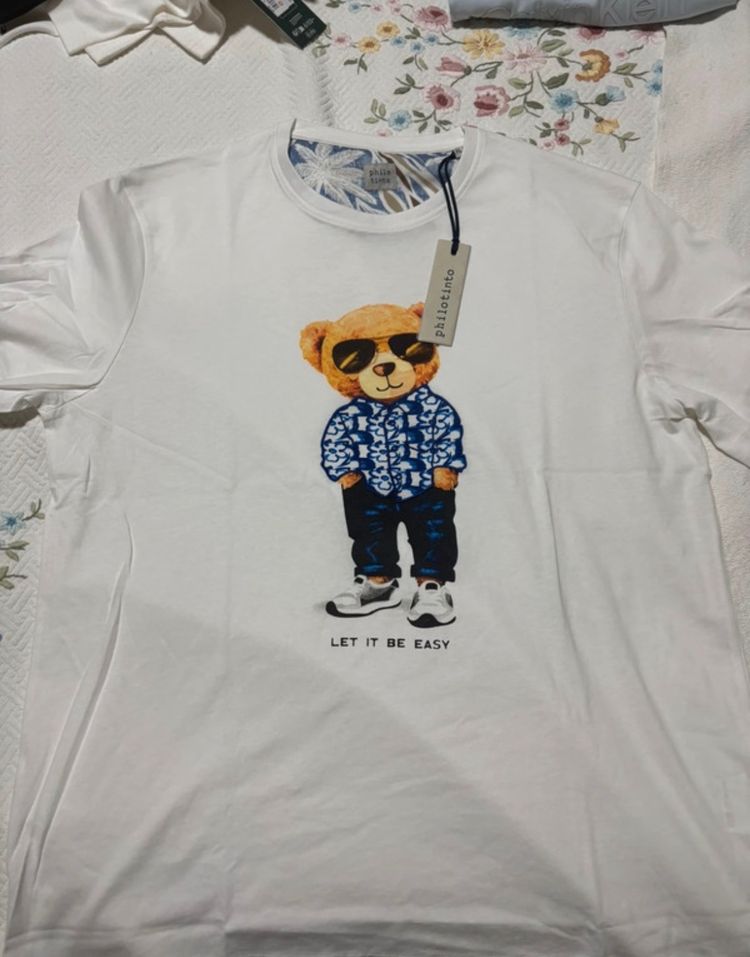 Philotinto White T-Shirt With Bear Graphic obraz 1