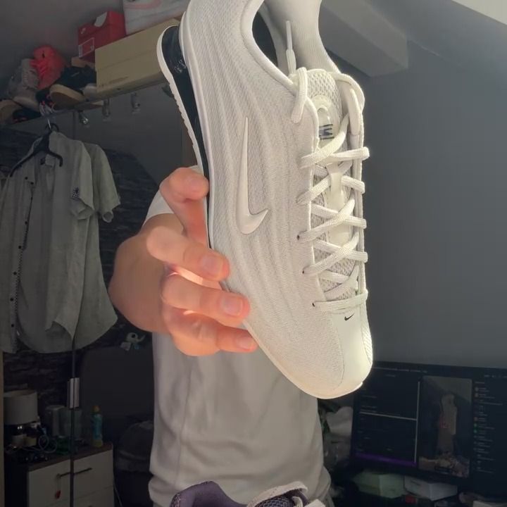 Nike nike shox size 5.5 brand new product image