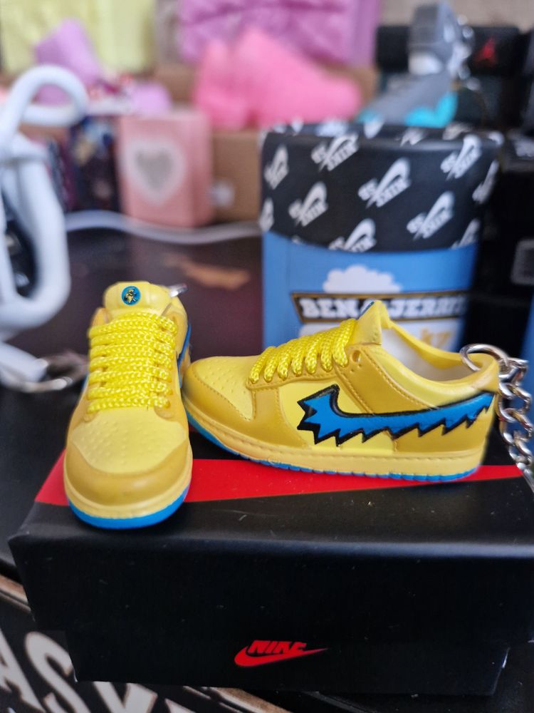 Nike Yellow  Sb Dunk Sneakers Keychain