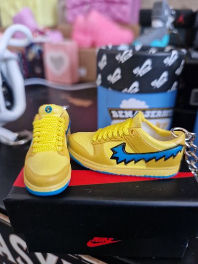 Nike Yellow Sb Dunk Sneakers Keychain