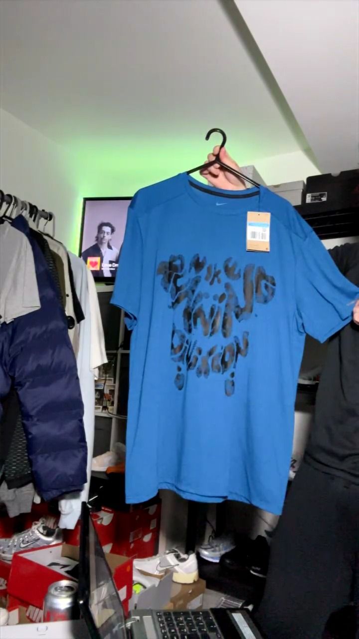 Nike Dri-Fit Graphic Print T - Size Medium