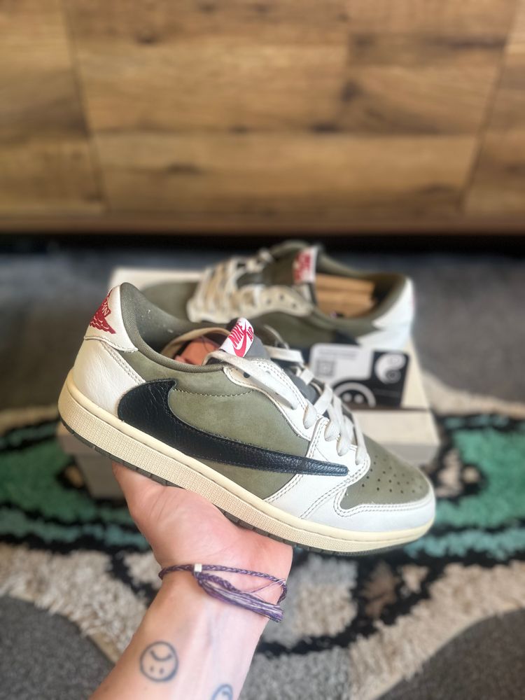 Nike Air Jordan 1 Travis Scott “Medium Olive” U.K. 7