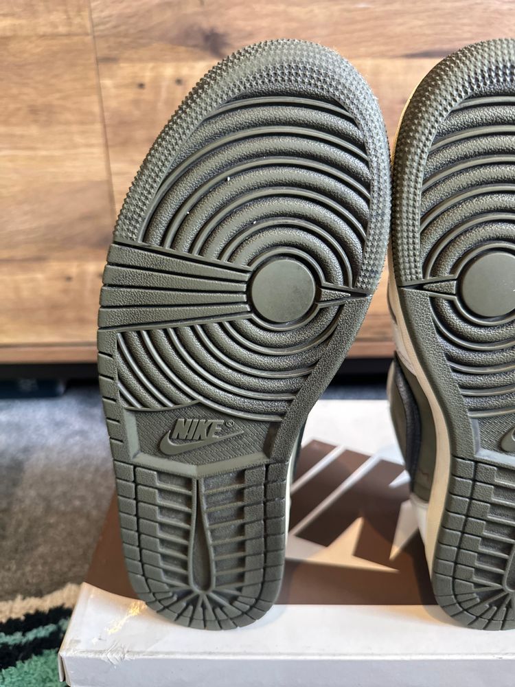 Nike Air Jordan 1 Travis Scott “Medium Olive” U.K. 7 3